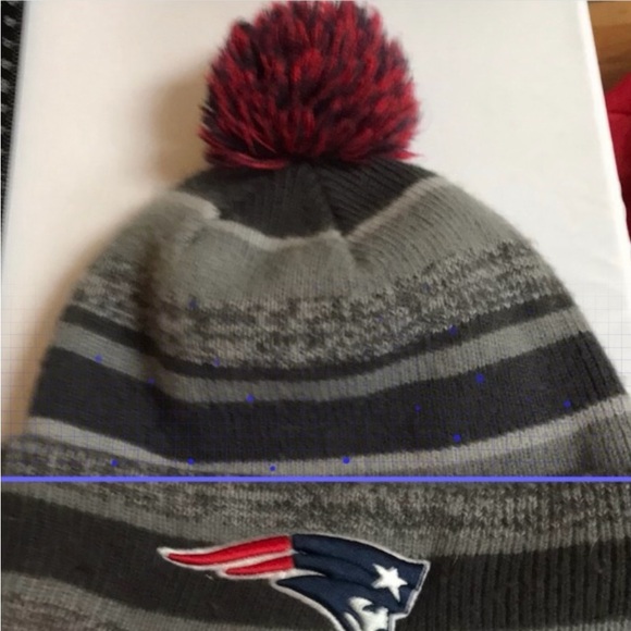NFL New England Patriots gray , blue & red  fleece lined knit hat with Pom Pom - Picture 4 of 4
